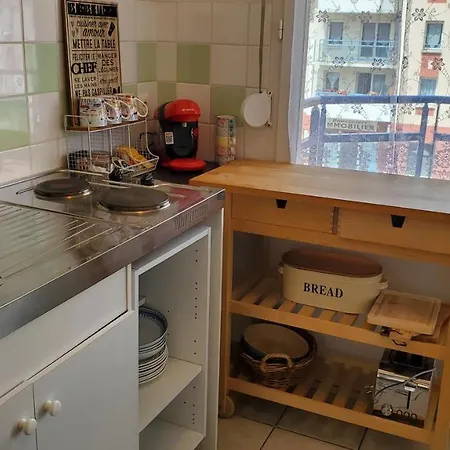 Apartment T2 Apt Avec Parking, 1.8km Plage *